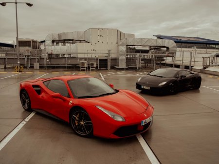 Ferrari vs Lamborghini Morava